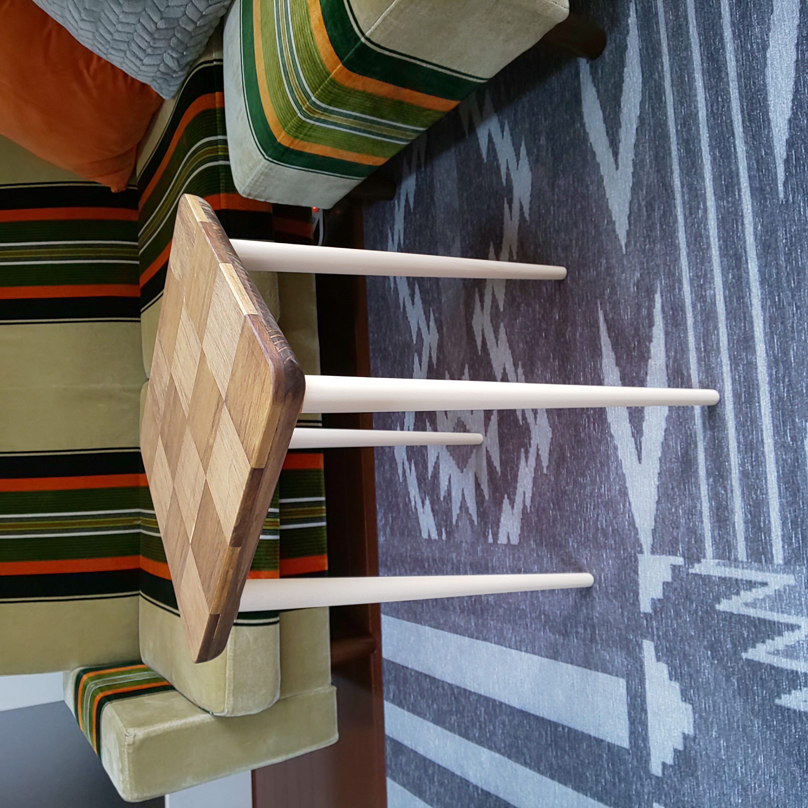 モザイク柄 living サイドテーブル 脚色ホワイト