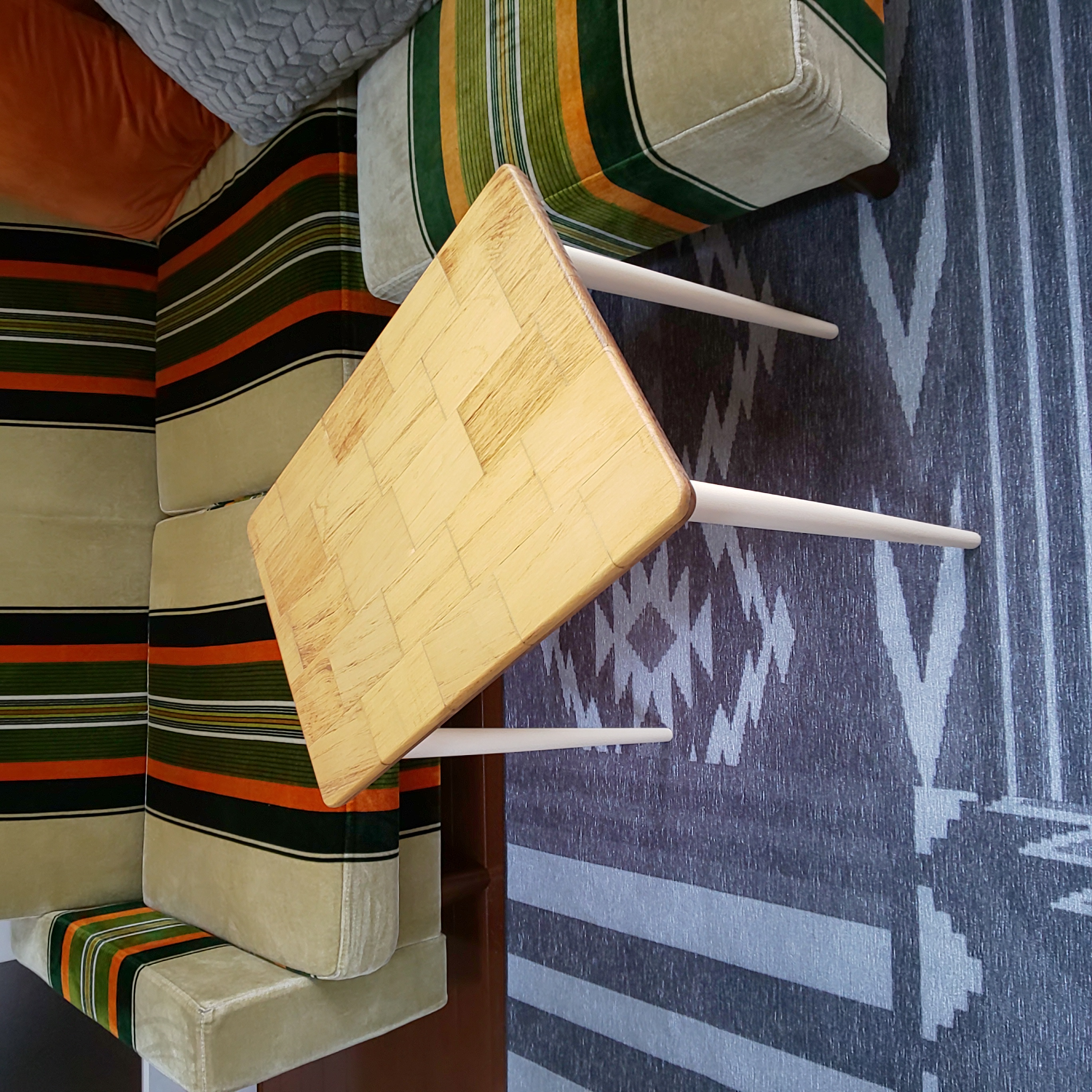 living サイドテーブル 脚色 ホワイト色