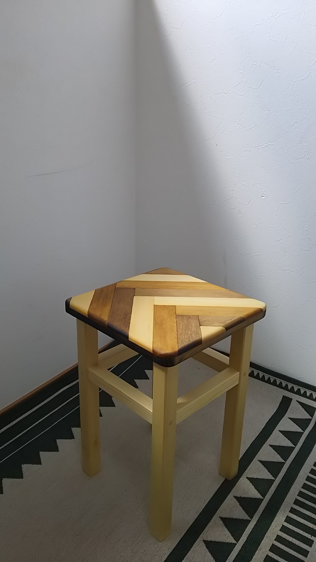 レトロなdining スツール ヘリンボーン