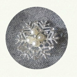 雪の結晶ブローチつき フレアスリーブトップス ライトグレー 3枚目の画像