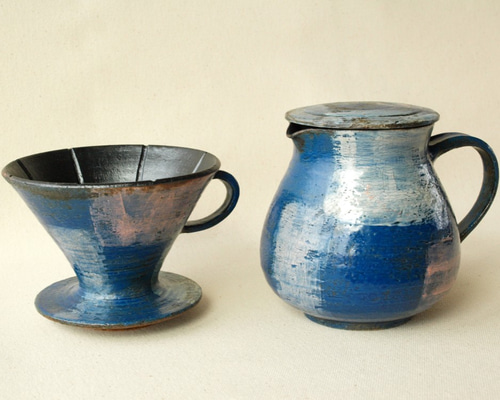 コーヒーが美味しくなる。銅製ハンマードピッチャーとカップセット Making Coffee Jugs - Mishima Pottery Technique - YouTube