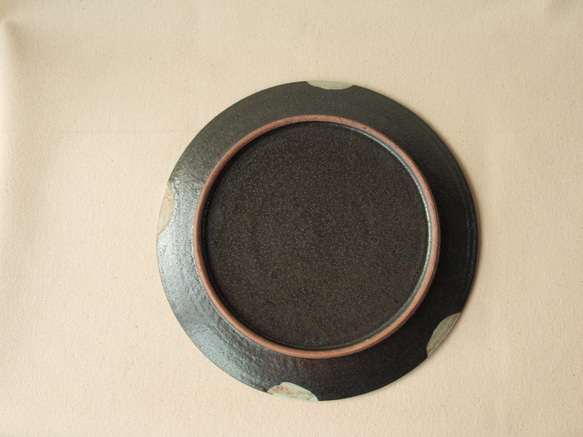 E　ドット　黒　陶器　　24.5ｃｍ　大皿　フラット 8枚目の画像