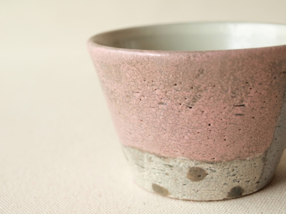 陶器マグカップ　ピンク×水玉 2枚目の画像
