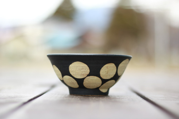 お茶碗　黒　イエロードット　陶器　黄色　水玉 1枚目の画像