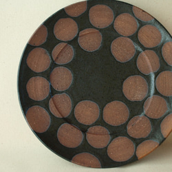 【KURO　3　】　 大皿　 黒　ドット　陶器　　23ｃｍ 1枚目の画像
