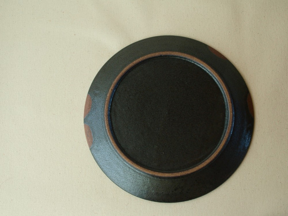 【KURO　3　】　 大皿　 黒　ドット　陶器　　23ｃｍ 5枚目の画像
