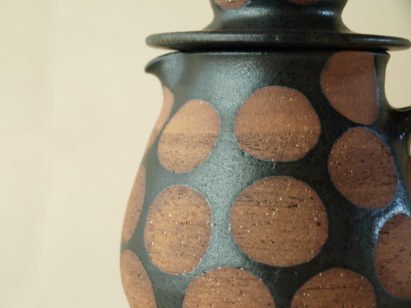 【KURO　5　】　コーヒードリッパー＆ピッチャー　 黒　ドット　陶器　　600ｃｃ 5枚目の画像
