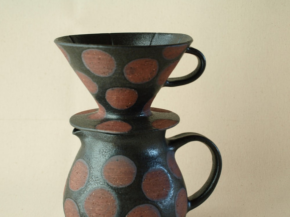 【KURO　6　】　コーヒードリッパー＆ピッチャー　 黒　ドット　陶器　　600ｃｃ 6枚目の画像