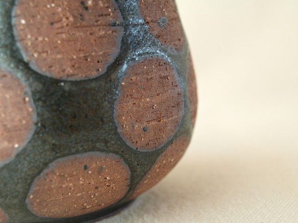 【KURO　8　】　大き目　マグカップ　黒　ドット　陶器　　350ｃｃ 6枚目の画像