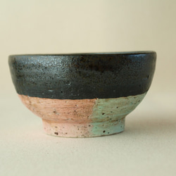 【kuro小鉢　2　】　黒　ピンク　グリーン　小鉢　陶器　10ｃｍ　3.5寸 1枚目の画像