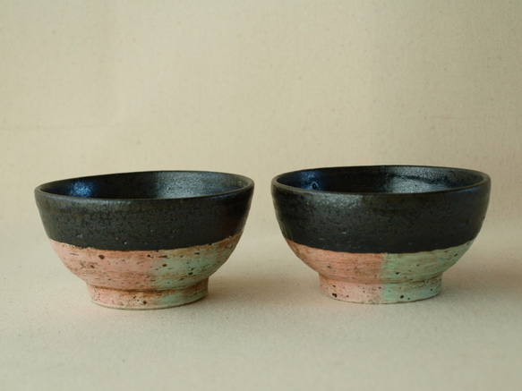 【kuro小鉢　2　】　黒　ピンク　グリーン　小鉢　陶器　10ｃｍ　3.5寸 3枚目の画像