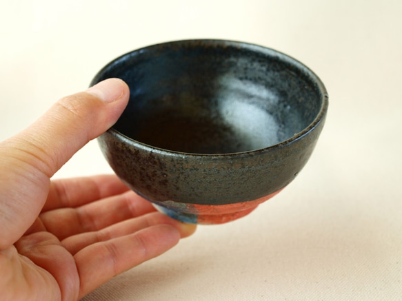 【kuro小鉢　8　】　黒　赤　青　小鉢　陶器　10ｃｍ　3.5寸 5枚目の画像