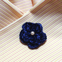 毛糸のお花のブローチ 2枚目の画像