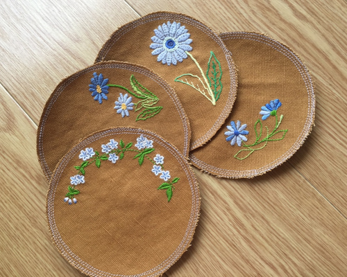 刺繍入りコースター4枚組“青い花” その他キッチン小物 ねこ好き