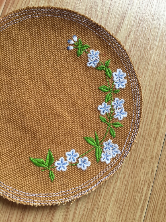 刺繍入りコースター4枚組“青い花” 3枚目の画像