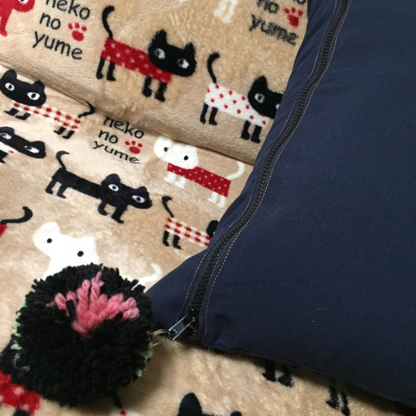 猫の顔刺繍クッションカバー5黒猫 2枚目の画像