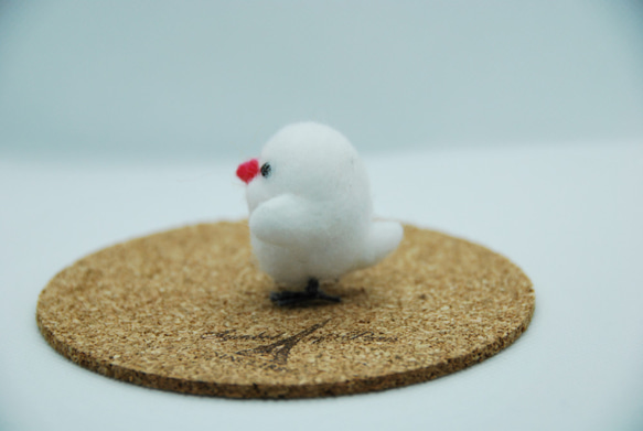 【送料無料】羊毛フェルト  置物　文鳥 （白文鳥） 2枚目の画像