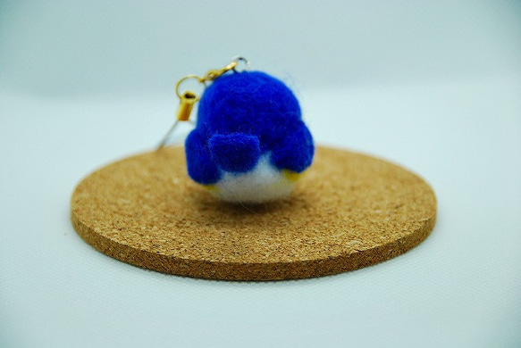【送料無料】羊毛フェルト ストラップ  まんまる 幸せの青い鳥 　ルリビタキちゃん 4枚目の画像