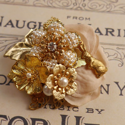 broach【vintage flower spring】ウサギ 1枚目の画像