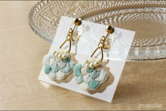 作家様　イヤリング　ハンドメイド　人魚 人魚姫の刺繍イヤリング＆ピアス イヤリング・ノンホールピアス monaka