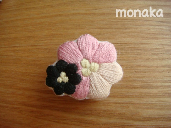 ころころお花の刺繍ブローチ／ヘアクリップ 4枚目の画像