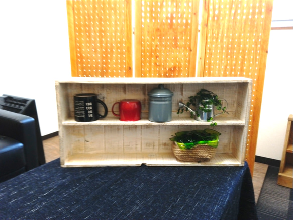 お気軽にコメント下さい★みー(*^^*) 　りんご箱　リメイク飾り棚 家具リメイク: りんご箱を戸棚風にリメイクする方法 | TikTok