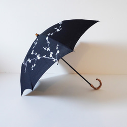 名稱可輸入◉手繪陽傘，黑色&lt;白梅&gt;竹彎柄 第2張的照片