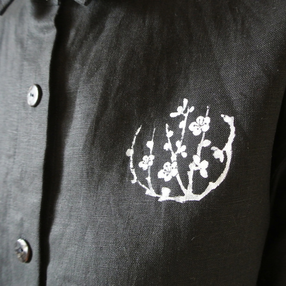 リネンシャツ黒　＜丸紋梅＞ 3枚目の画像
