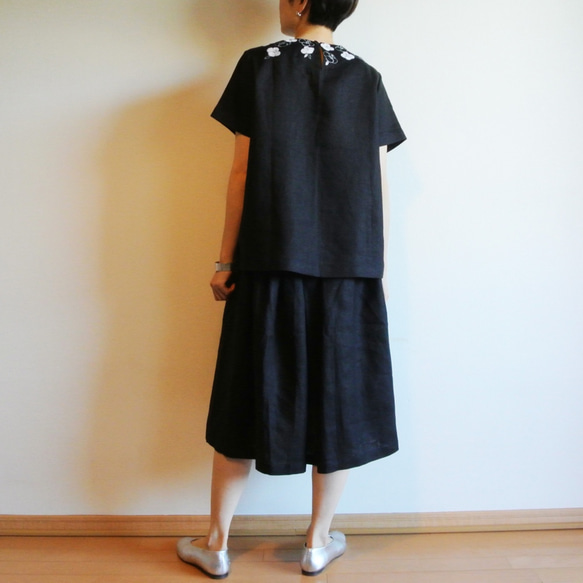 亞麻縮褶裙黑色&lt;白山茶花&gt; 第4張的照片