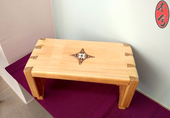 鑲花磚‧鳩尾榫矮凳(紐西蘭松木)--c款 第1張的照片