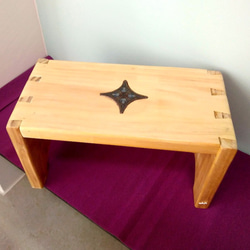 鑲花磚‧鳩尾榫矮凳(紐西蘭松木)--E款 第1張的照片