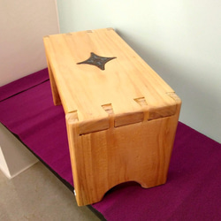 鑲花磚‧鳩尾榫矮凳(紐西蘭松木)--E款 第2張的照片