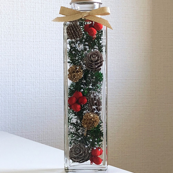 【Mサイズ】クリスマスハーバリウム（四角柱ボトル） 2枚目の画像