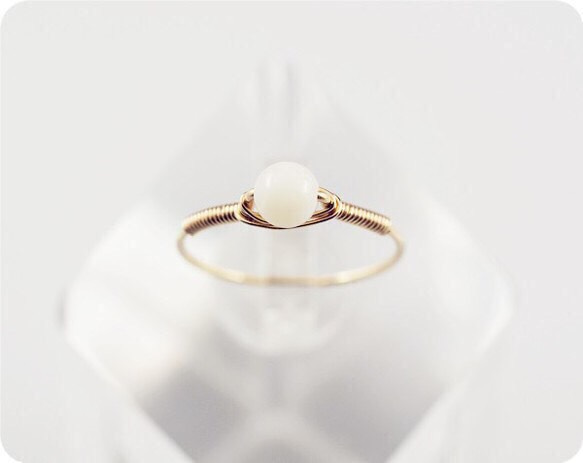 運気を上げる白サンゴの1粒 リング ファランジリング ピンキーリング　 1枚目の画像