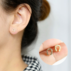 ♡ハンドメイド♡ビジューピアスイヤリング乙女座 幸運を受け止める ホースシュー（馬蹄）の小さなピアス