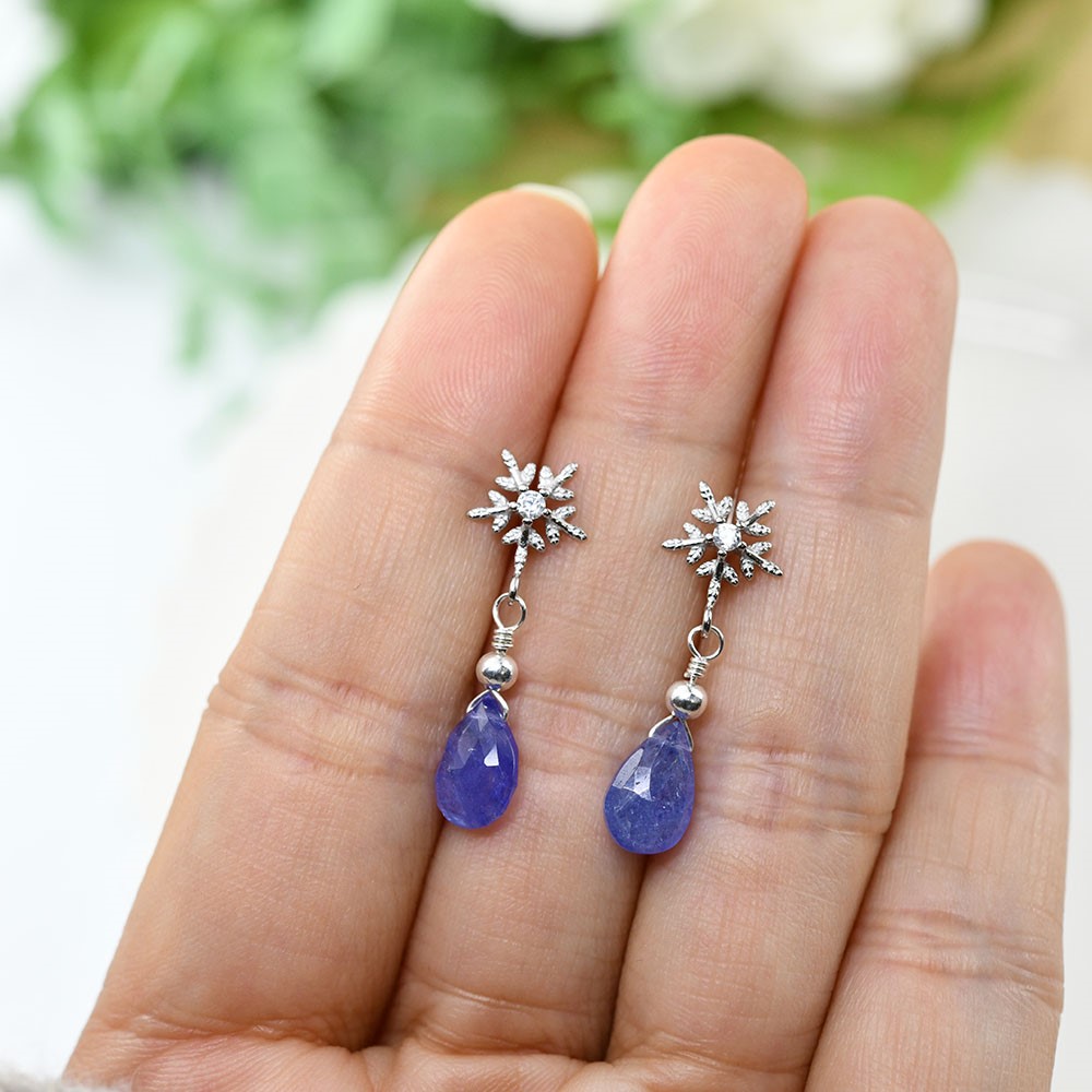 人生を良い方向へと導く石 タンザナイト＆雪の結晶のピアス イヤリング 12月誕生石