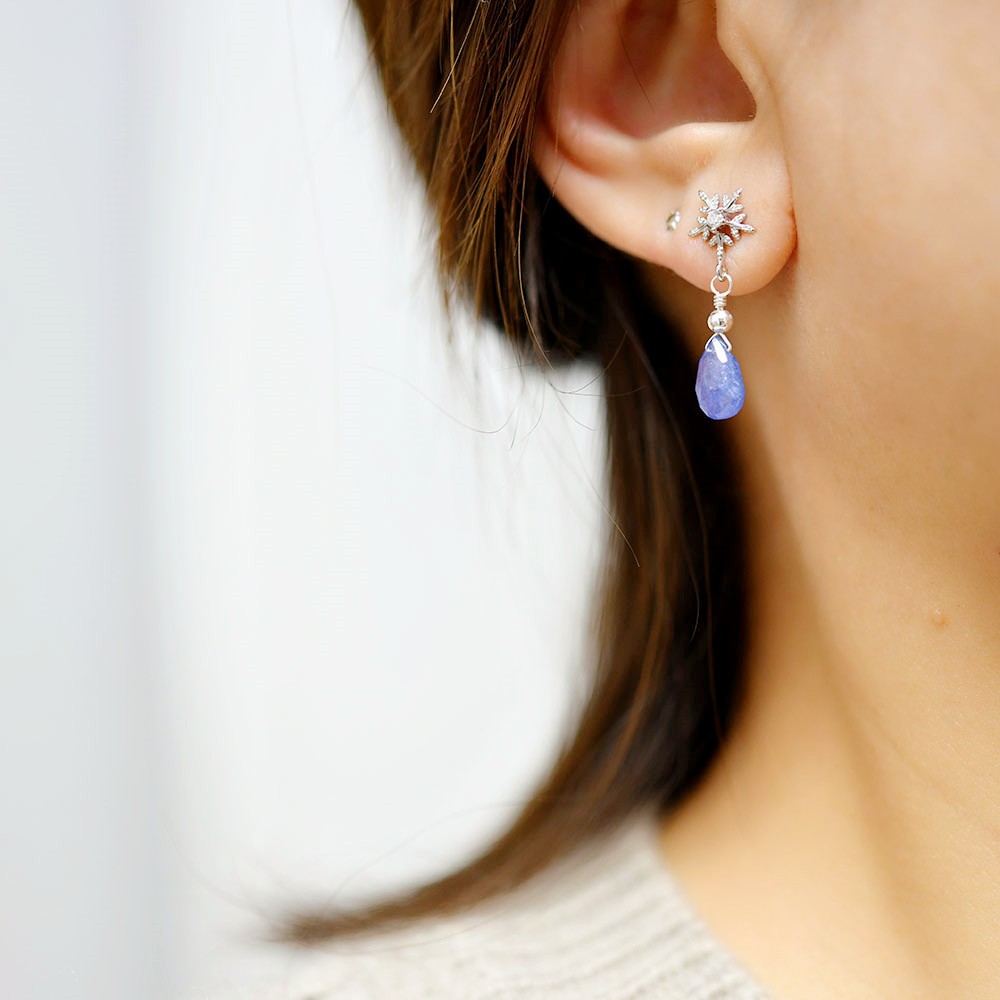 人生を良い方向へと導く石 タンザナイト＆雪の結晶のピアス イヤリング 12月誕生石