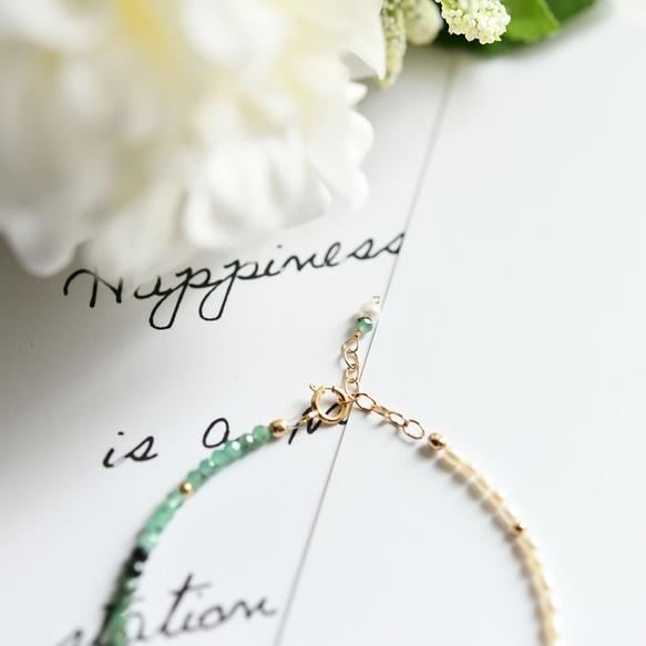 帶來幸福的小珍珠和象徵智慧的祖母綠手鍊 五月/六月生日石 第4張的照片