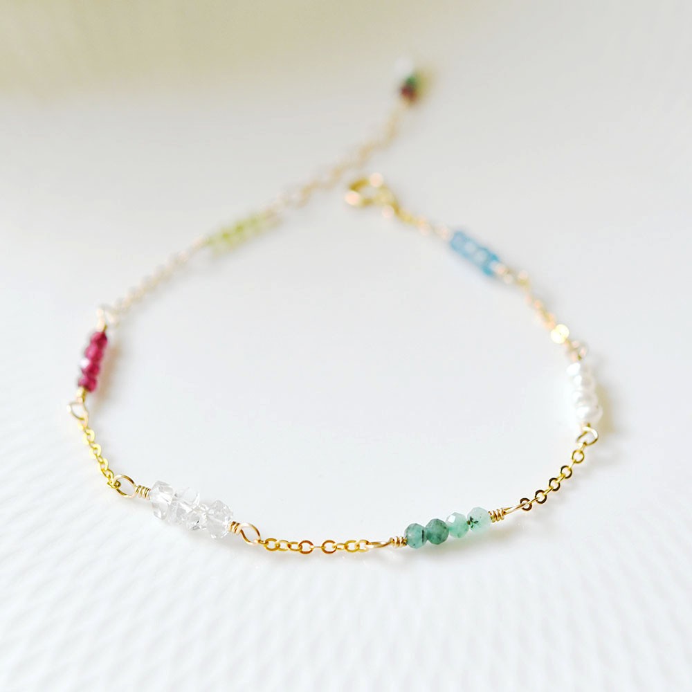 6種石 エメラルド アパタイト ペリドット ハーキマーダイヤモンド ガーネット パール カラフルのブレスレット