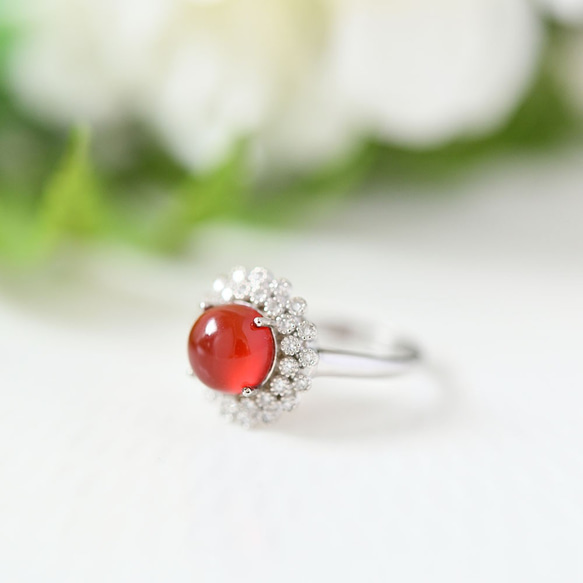 絆 子宝 情熱 恋愛成就を象徴する石 レッドアゲートとジルコニアのフラワー指輪 リング 1月誕生石 3枚目の画像