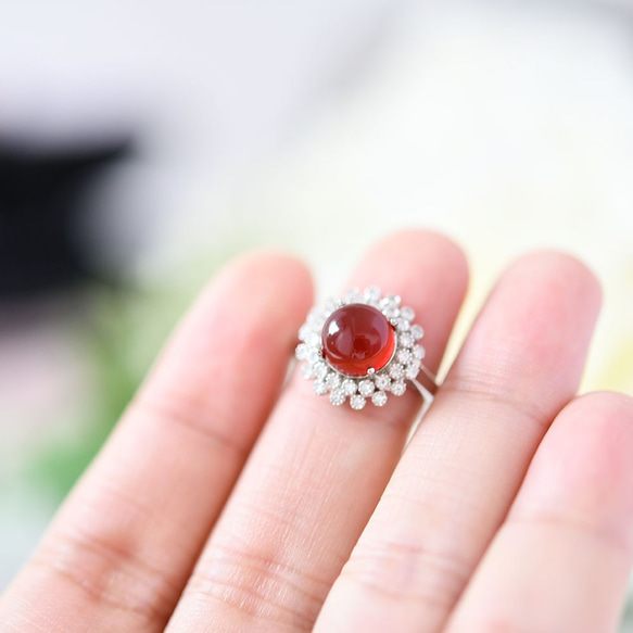 絆 子宝 情熱 恋愛成就を象徴する石 レッドアゲートとジルコニアのフラワー指輪 リング 1月誕生石 5枚目の画像