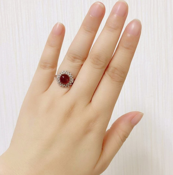 絆 子宝 情熱 恋愛成就を象徴する石 レッドアゲートとジルコニアのフラワー指輪 リング 1月誕生石 8枚目の画像