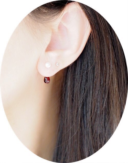 変わらぬ愛情と深い絆 淡水パールとしずくガーネットのバックキャッチピアス  イヤリング1月誕生石