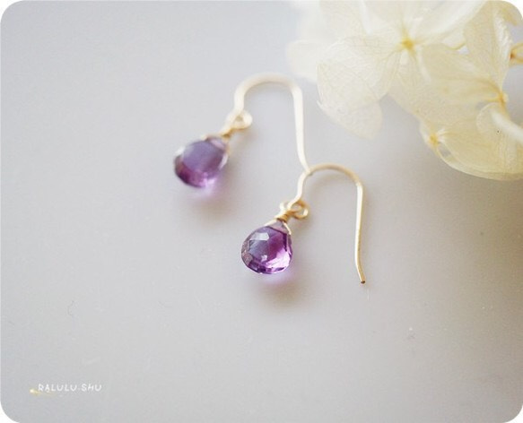 2月生日石<露珠狀水滴＞紫水晶一粒耳針 可變更為夾式耳環 第2張的照片
