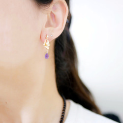 愛の守護石 アメジストのフラワーノンホールピアス　2月誕生石 5枚目の画像