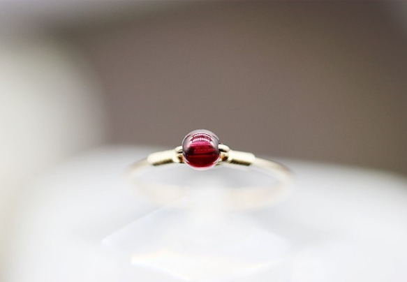 一枚紅色石榴石戒指 Farangi 戒指 小指戒指 一月生日石 第4張的照片