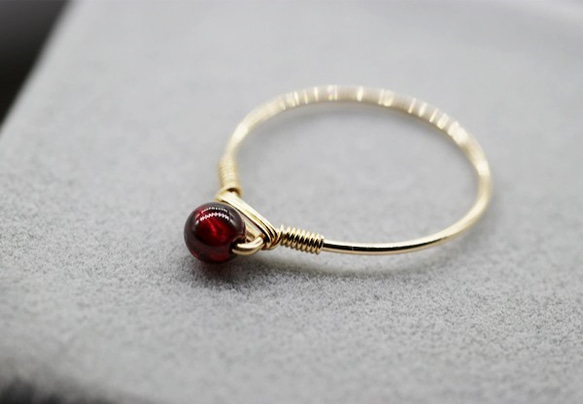 一枚紅色石榴石戒指 Farangi 戒指 小指戒指 一月生日石 第6張的照片