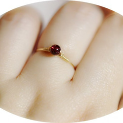 一枚紅色石榴石戒指 Farangi 戒指 小指戒指 一月生日石 第7張的照片