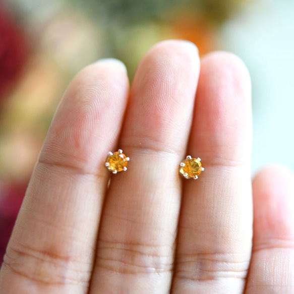 黃金黃水晶耳釘，4 毫米，十一月誕生石，象徵友誼、希望、繁榮和財富，幸運石 第5張的照片