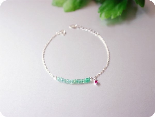 グラデーション エメラルドのブレスレット～～ 5月誕生石　シルバーバージョン